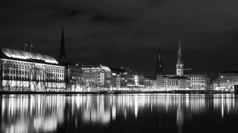 Binnenalster bei Nacht.