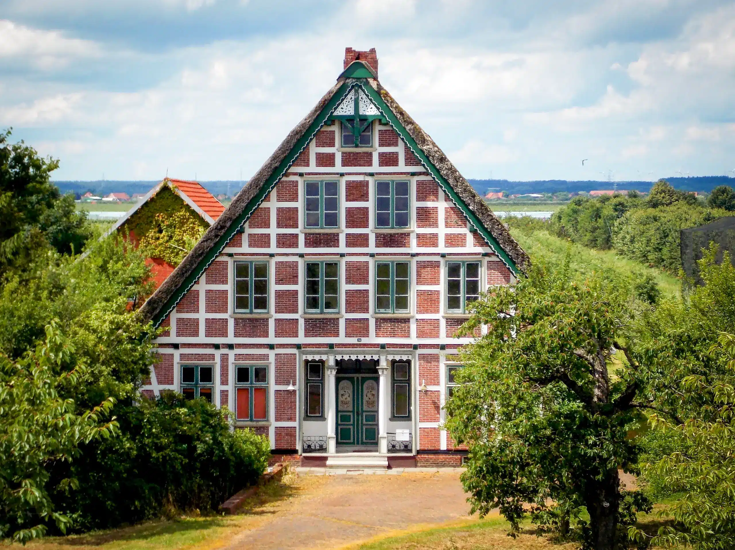 Ein typisches Fachwerkhaus im Alten Land Ein typisches Fachwerkhaus im Alten Land