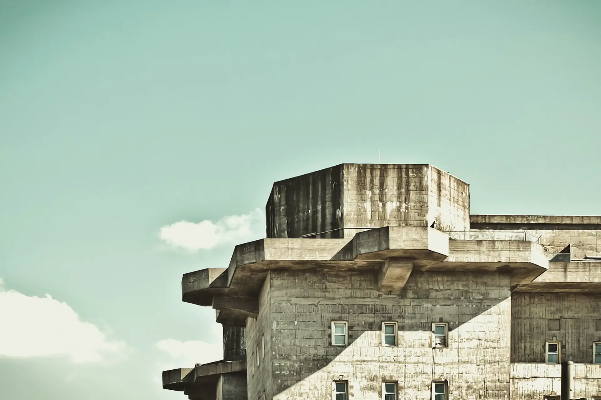 Einer der vier Flaktürme des Bunkers Flakturm des grünen Bunkers an der Feldstraße